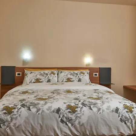 Historical Court - Di Bedero * Brezzo