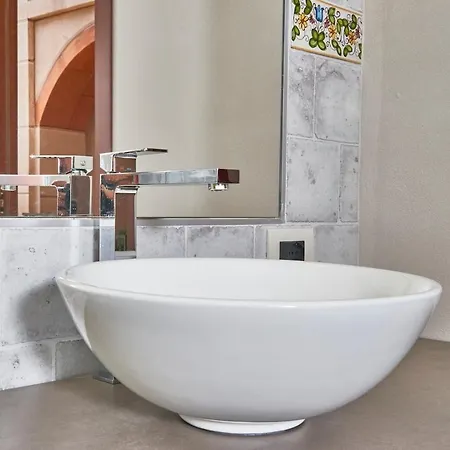 Historical Court - Di Bedero Brezzo