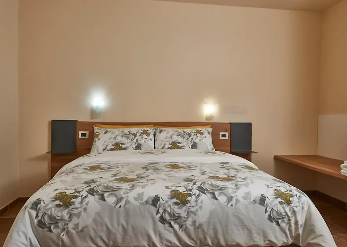 Historical Court - Di Bedero * Brezzo